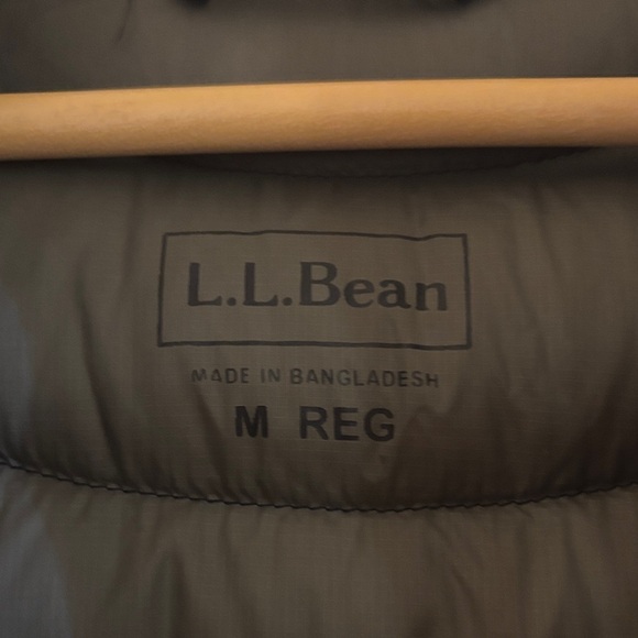 L.L. Bean Women's Black Puffer Jacket - Picture 2 of 6